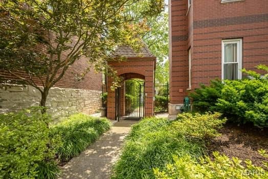 Lafayette Court - Residential