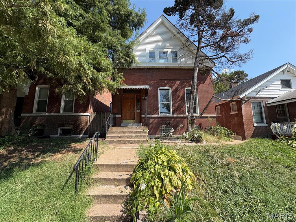 OUTSTANDING OPPORTUNITY!!! This South city charmer is sure to please! SO much potential here!  Tall ceilings, original millwork, hardwood floors and MORE!  Fenced yard, garage, and newer windows make this one a WINNER! Bring your work boots and make it shine once again! Schedule a showing today! Property is to be sold in its current as-is condition with no warranties or representations by the Seller. Seller will not make repairs nor provide any inspections. Seller's addendum is required after terms of sale are agreed upon. Special Sale Contract (Form #2043) required. Proof of funds required with offer.