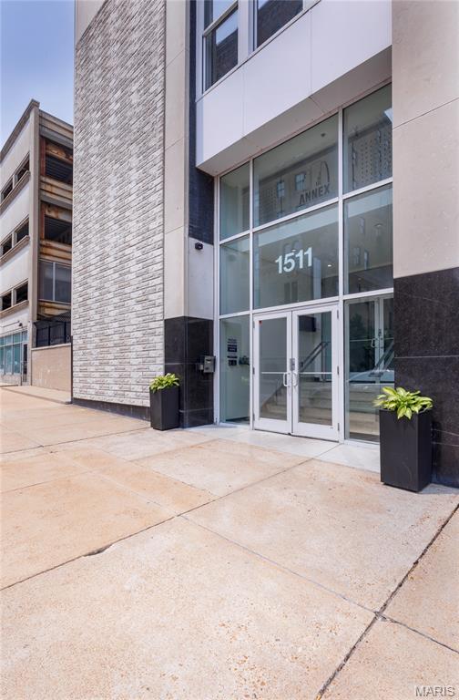 Don't miss this fabulous roomy Annex Lofts Condo in the downtown loft district on Locust! Unique to this awesome space are TWO deeded & secure garage parking spaces! 2 large bedrooms & 2 full baths plus in-unit laundry makes this home sweet home, the perfect abode. Fresh neutral paint throughout with updated lighting! New stainless kitchen appliances plus new washer and dryer as well. Polished concrete floors throughout with ceramic tile in the bathrooms and neutral carpeting in both bedrooms. Granite countertops and maple custom cabinets in the generously sized kitchen will give that resident chef plenty of working and entertaining space! Exposed brick walls and soaring 12 foot ceilings bring that true loft ambiance into play perfectly! Tons of common area amenities throughout the property including a fully equipped gym with top of the line machines & flat screen tv's! You have extra locking storage on the lower level with an extra space to store your urban commuter bicycles as well! A lounge area/community room with pool tables, flat screens, sofas and chairs plus a private 1/2 bath gives you & your guests entertaining or relaxing space outside your own personal condo!  Walk outside the community room and you'll find a place to relax or fire up the grill after your busy work schedule concludes. Two main building elevators and a garage elevator make your entrance & exit no hassle, safe & secure.  All new appliances! Flowing rooms & a large primary ensuite with walk-in closet sets the stage for your move-in ready city oasis! Downtown living in "The Lou"!