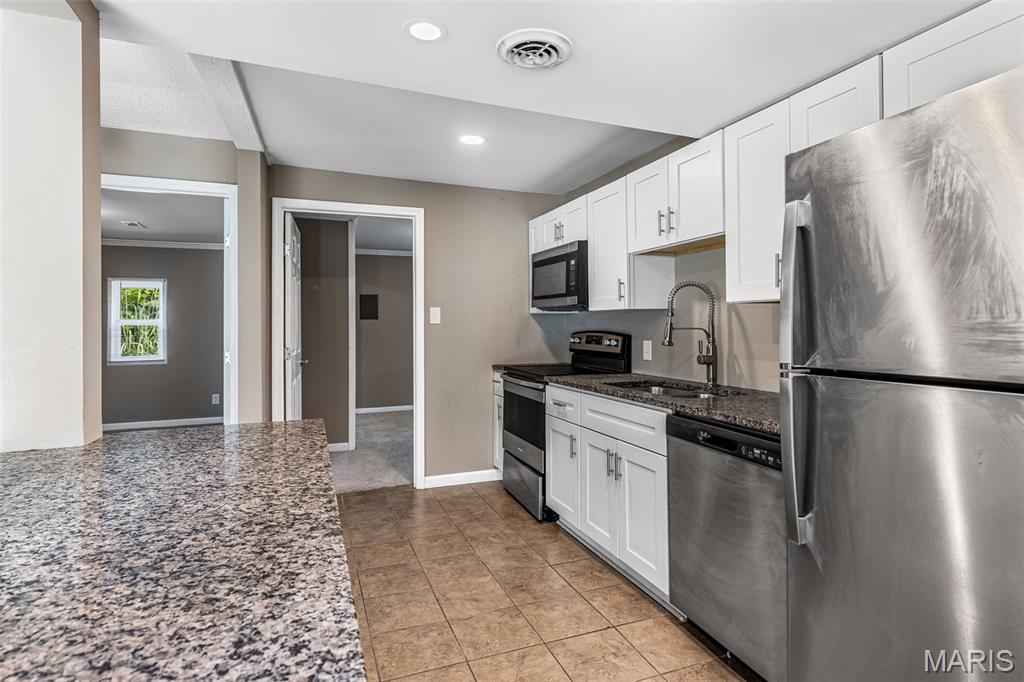 Elm Pt Place - Residential