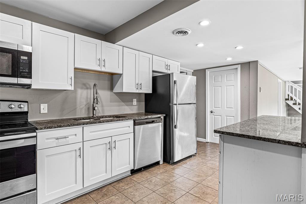 Elm Pt Place - Residential