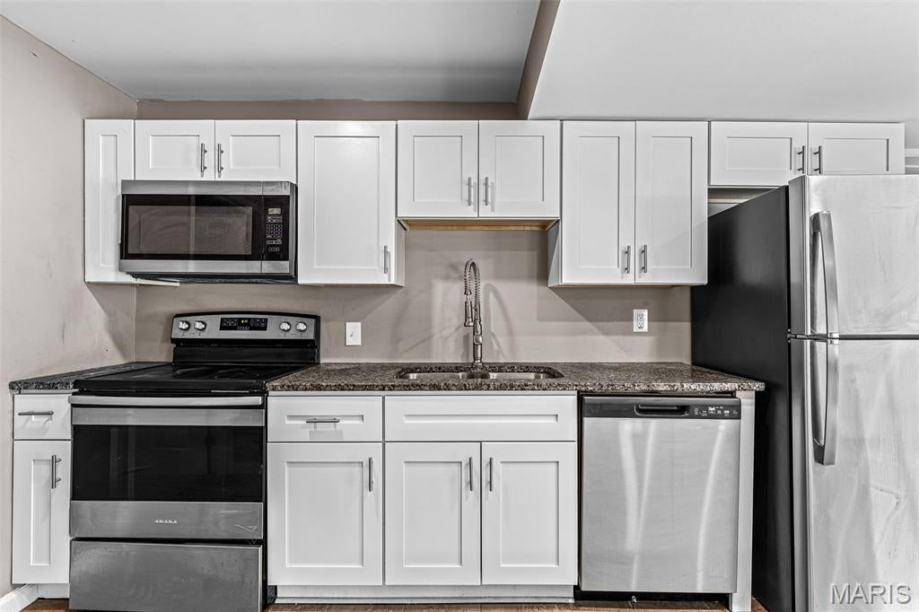Elm Pt Place - Residential