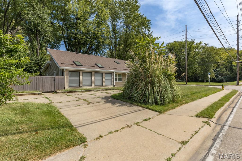 Elm Pt Place - Residential
