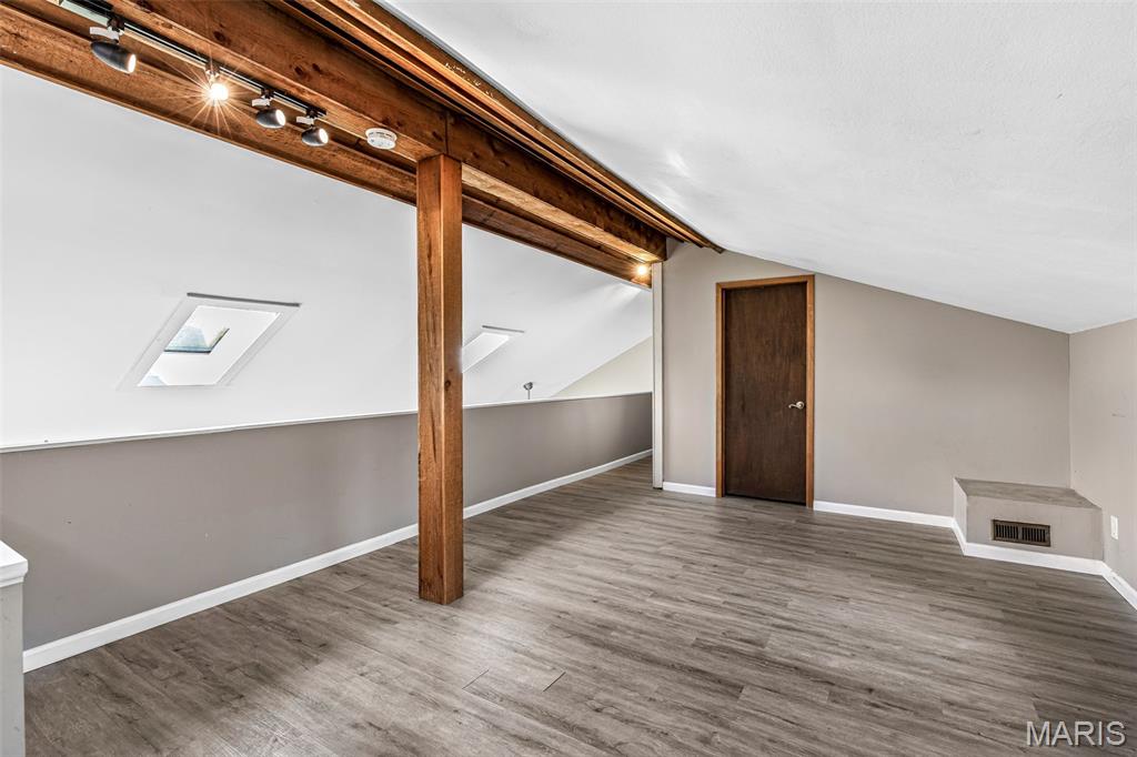 Elm Pt Place - Residential