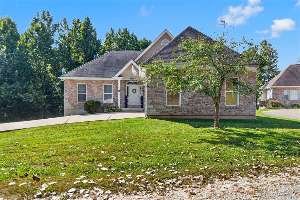 Beautifully maintained and perfectly positioned to capture gorgeous Mississippi River views, this 3-bedroom, 3-bath stand-alone villa offers modern country living in a peaceful setting. Built in 2007, this home combines an open, inviting floor plan with incredible scenery, wildlife, and unforgettable sunsets.

Step inside to an open-concept great room featuring vaulted ceilings and a cozy gas fireplace. The kitchen offers a convenient peninsula with breakfast seating, pantry, and included kitchen appliances, making it ideal for both everyday living and entertaining.

The main-floor primary suite features an impressive 8' x 5' walk-in closet and private bath with a double vanity. Main-floor laundry is conveniently located just off the kitchen near the garage entrance and includes a double closet for additional storage.

You will also find another spacious bedroom along with a full Jack-and-Jill bathroom.

The finished walk-out lower level, completed in 2022, adds even more living space with a third bedroom, full bathroom, spacious family room, and two storage rooms.

An attached 25' x 21' two-car garage features newly painted floors. The home is all-electric with a propane fireplace in the great room.

One of the home's most impressive features is the view. Enjoy breathtaking views of the Mississippi River without the risk of flooding, along with magnificent sunsets and abundant wildlife—including bald eagles. The peaceful setting gives you the feeling of being on vacation every day.

The $315 monthly HOA fee includes trash service, yard maintenance, snow removal, and insurance for the roof and exterior. Doors, decks, and windows are not included in the HOA coverage.

This beautiful river-view home offers space, convenience, low-maintenance living, and scenery that truly sets it apart. A must-see!