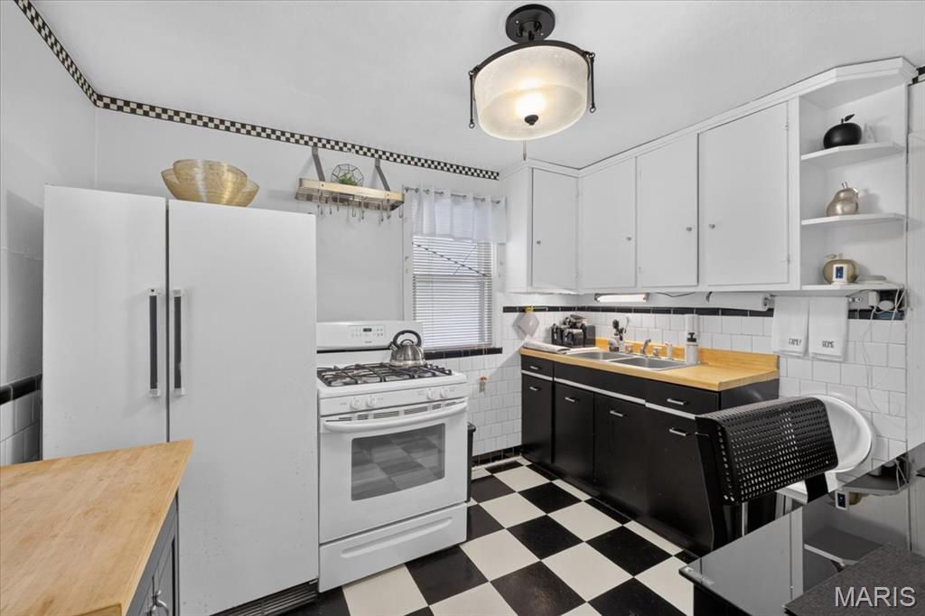 Belle Mead Place Resub Acre Lt 5 - Residential
