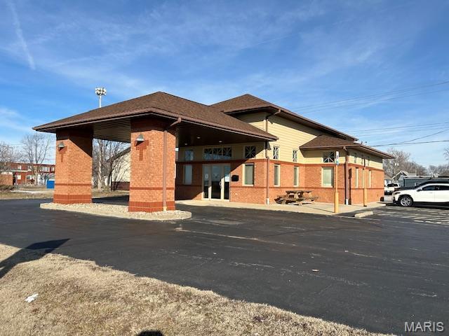Full brick, free standing building situated on a 1/2 acre corner lot. Inside you will find office space, meeting room(s), and ample space for storage. Lower level is partially finished for more room. The outbuilding can be used as a workshop or for additional storage space. Property is currently used as a meeting hall and office space. This property is well suited for a variety of business uses with an average daily vehicle count of 12,300, and is in a TIF and enterprise zone. Location: City, Corner Location, High Traffic