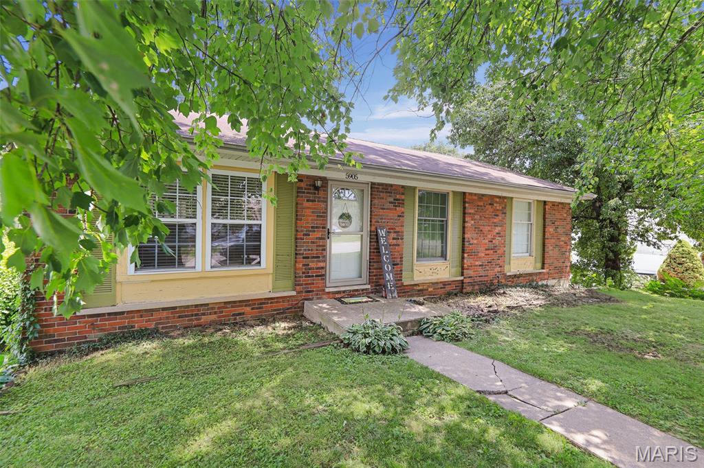 3-bedroom, 1.5-bath ranch situated on the outskirts of Godfrey. The main level features a spacious living room, dining area, kitchen, three bedrooms, and a full bath.
The walkout lower level offers additional finished living space, a convenient half bath, and direct access to the backyard patio, providing plenty of room for a family room, recreation area, or flexible living space. Outside, you'll find an above-ground pool and backyard ready to enjoy.
An attached tuck-under garage offers covered parking along with additional storage space. Conveniently located with easy access to shopping, restaurants, schools, and major roadways.