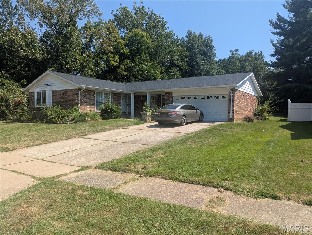 Located in the desirable Parc Argonne subdivision. Beautiful brick and siding exterior. Nice size home with
1600 sq ft. Beautiful wood floors on almost every room. Gorgeous family room with wood burning fireplace.
Open floor plan with kitchen dining area adjacent in a very convenient T. It has 3 bedrooms and 2 full fireplaces.
It has a very nice living room. If you like to be comfortable you have several rooms for relaxation. The back yard
is huge and allows for great entertaining or athletic endeavors.
This home is being sold AS IS. The selier to do no inspections or repairs. Would prefer a special sales contract.
Please bring pre approved buyers. Seller is offering a 1 yr Home Warranty. Just needing localized repair, Home
is priced for quick sale. The county appraises it much higher.