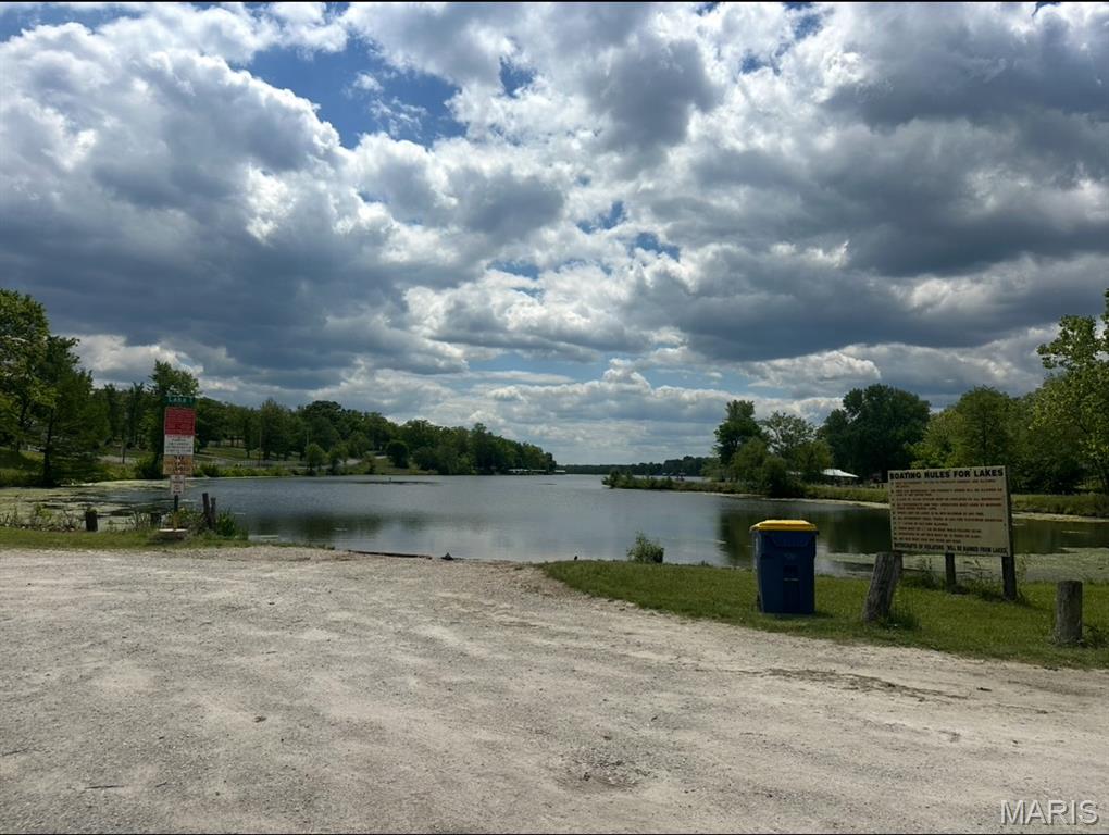 Lake St. Clair - Land