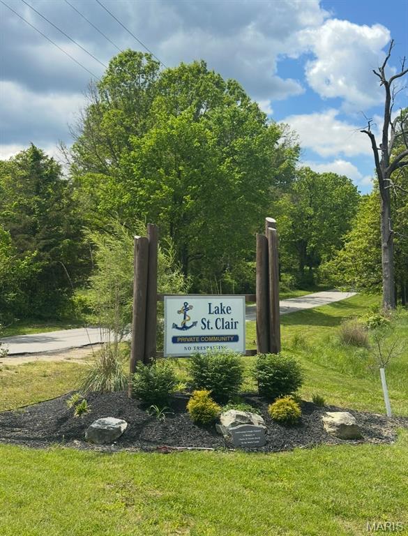 Bring your vision to life with this attractive buildable lot at Lake St. Clair in Franklin County, Missouri. Lot 49 offers an opportunity to get lake access, boat tags, a space to build, play and enjoy nature in a peaceful lake community. Whether you are looking to build a full time residence, weekend retreat, or getaway near the water, the property provides a great starting point for creating your oen place at the lake. Enjoy the relaxed atmosphere of Lake St. Clair while remaining within reach of the amenities and conviences of the surrounding area.