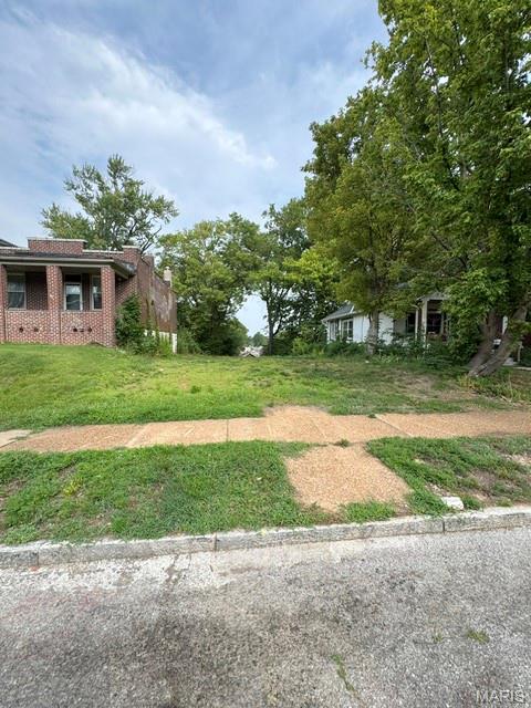 40 ft frontage and 142 ft deep. This lot used to have a duplex on it, but it was removed. Great opportunity to have the option to build a new duplex, or single-family residence. Potential to add parking on the back side of the lot, as the back side of the property slopes down to the alley.