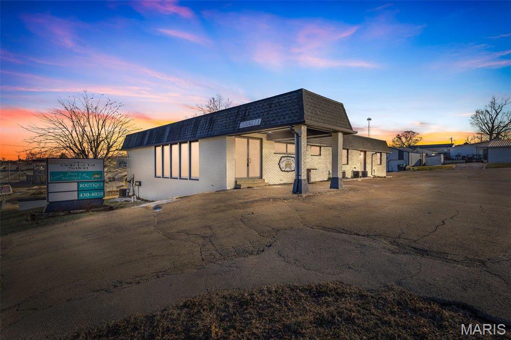 Prime commercial opportunity in Park Hills! This versatile building features an open main level with two bathrooms, perfect for a variety of uses. The lower level offers three office spaces, each with its own bathroom and private entrance, providing flexibility for tenants or business operations. Located in a high-traffic area with ample parking, this property is ideal for a mixed office setup, spa, or wellness center. Endless possibilities in a prime location! Location: High Traffic