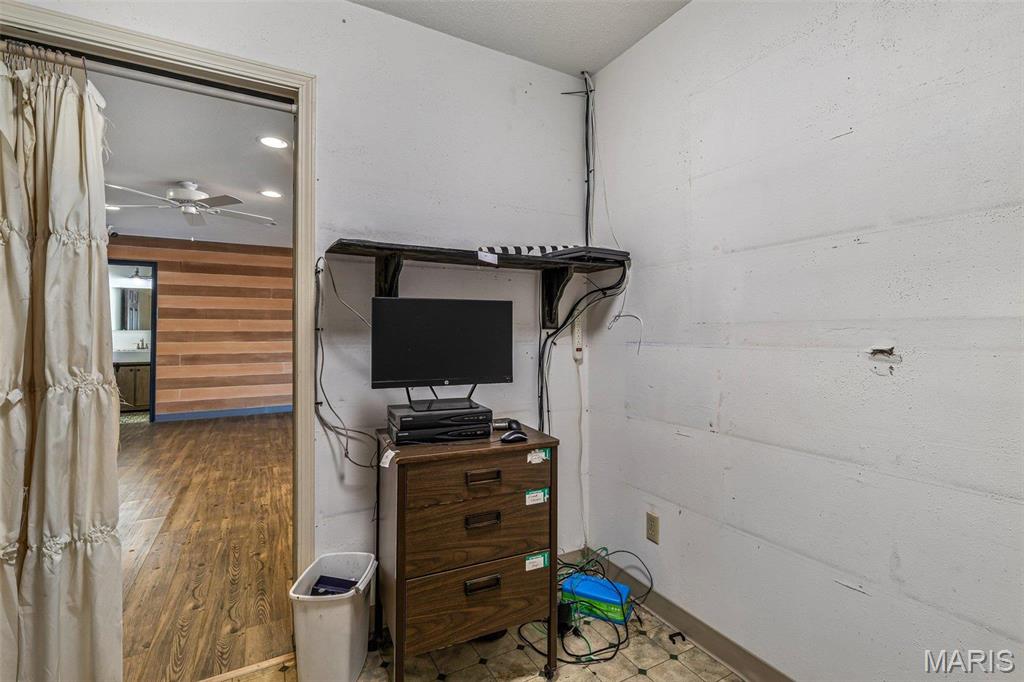 n/a - Commercial Sale