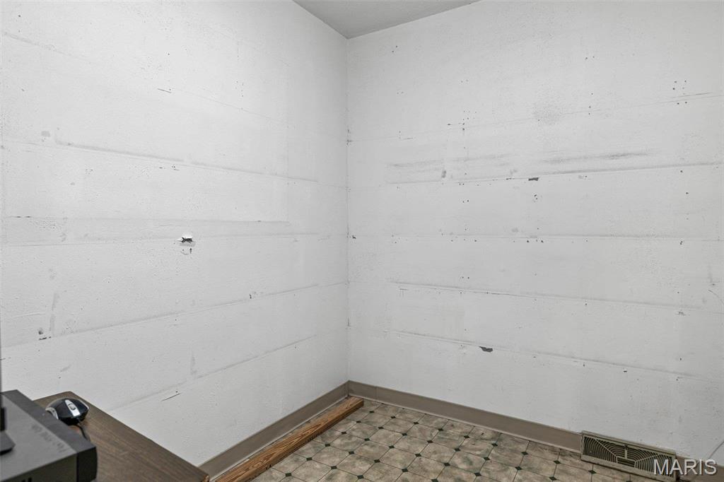 n/a - Commercial Sale