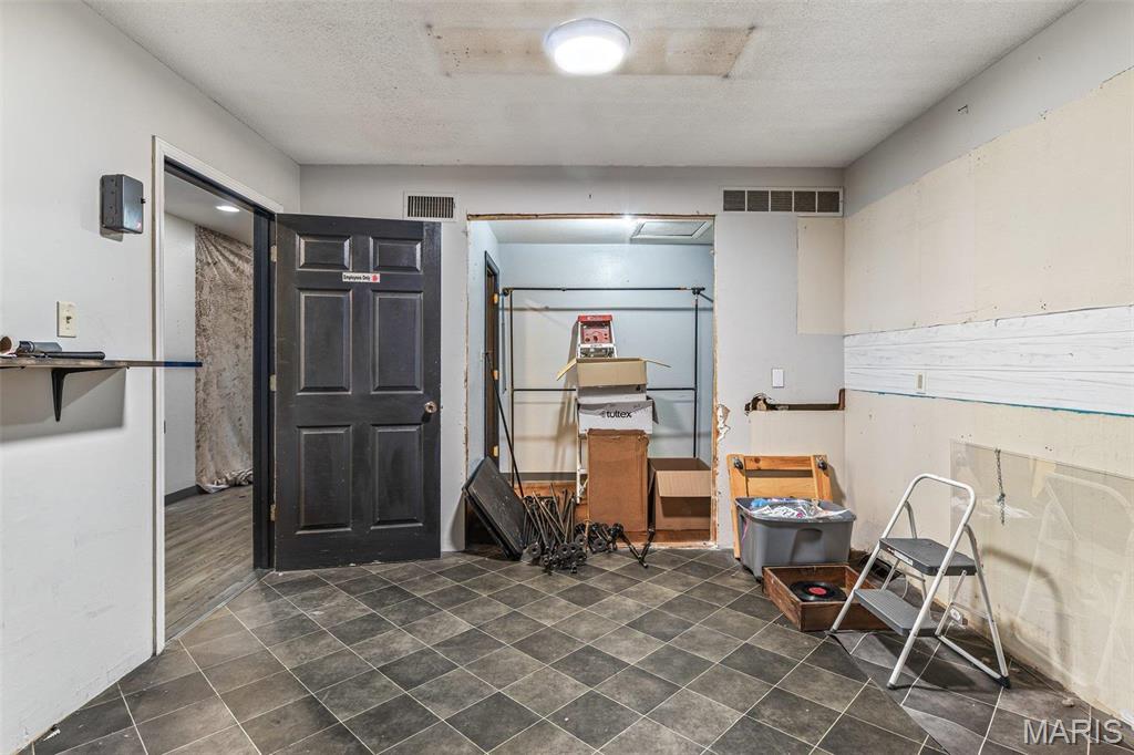 n/a - Commercial Sale
