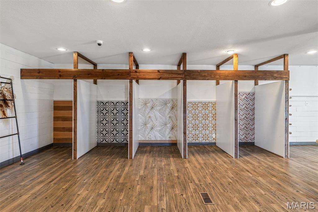 n/a - Commercial Sale