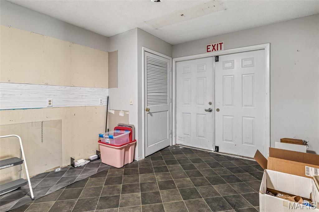 n/a - Commercial Sale