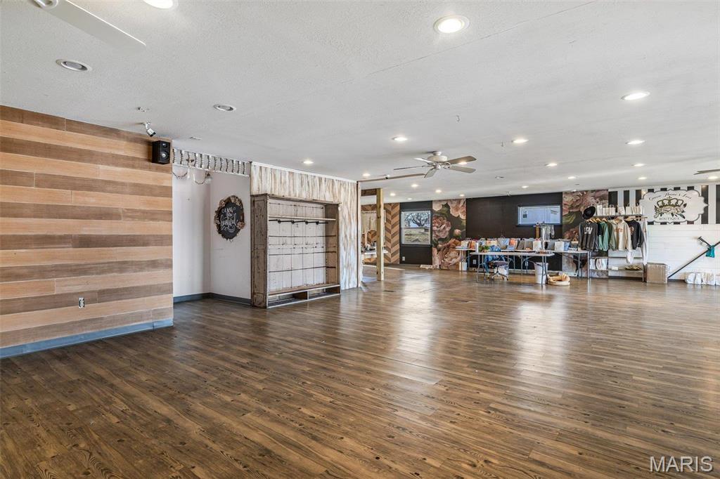 n/a - Commercial Sale