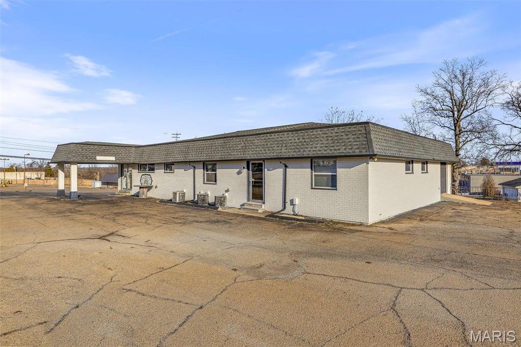 n/a - Commercial Sale