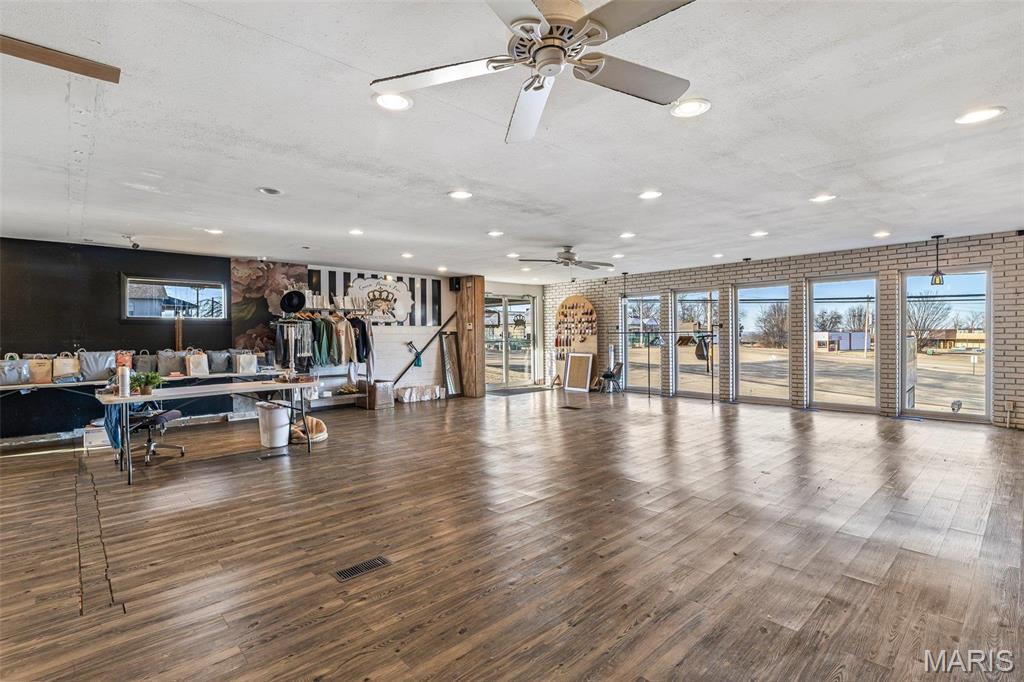 n/a - Commercial Sale
