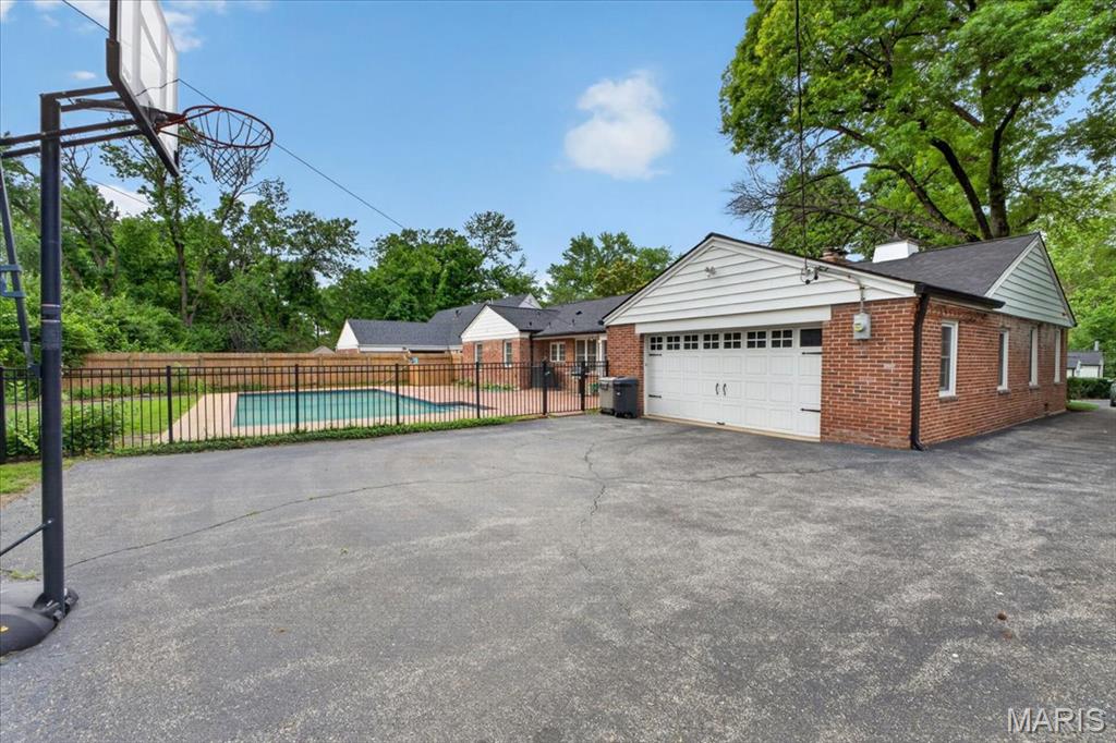 Ladue Woods - Residential