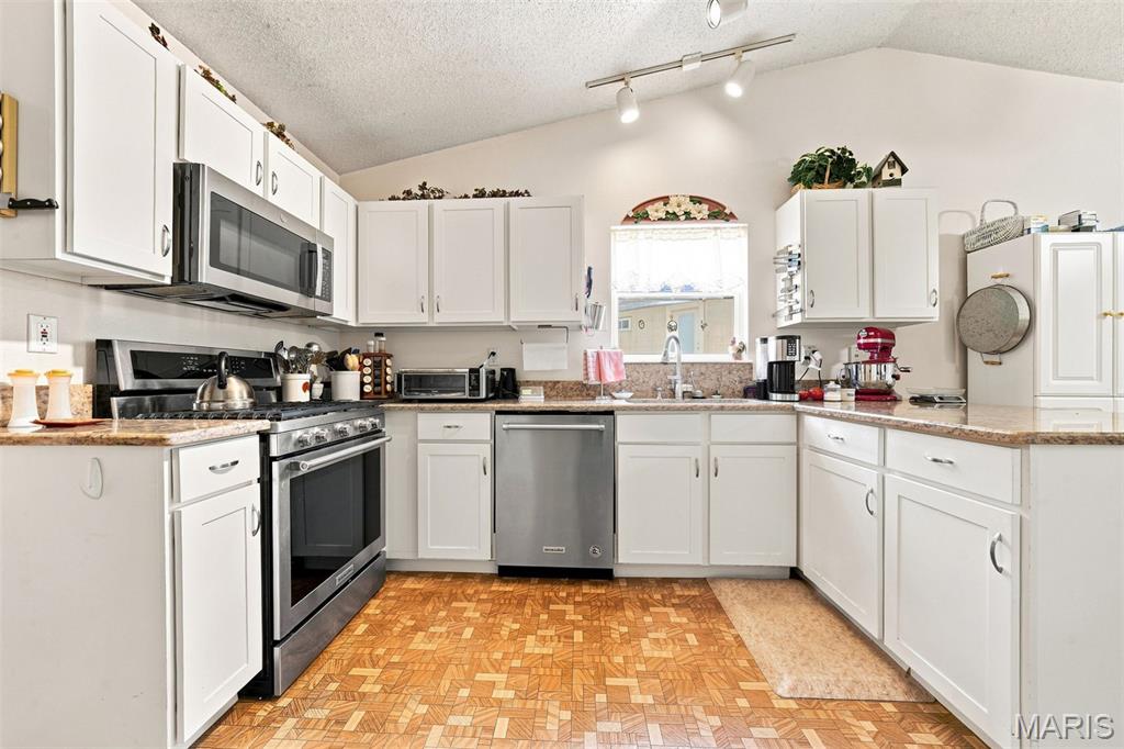 Hawk Point - Residential