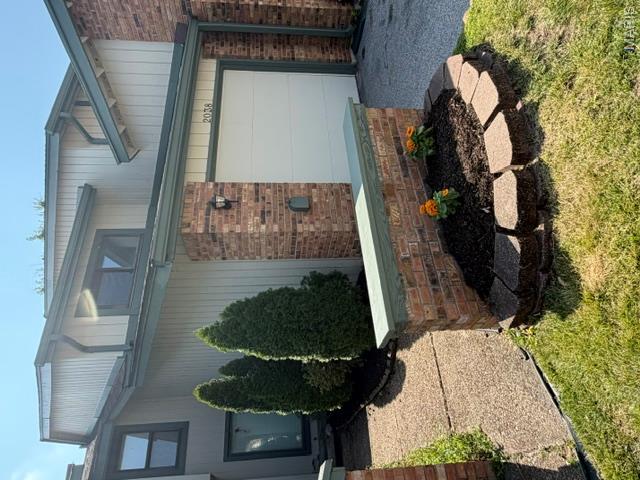 ***Don't Miss This Great Opportunity, Sought After Neighborhood, Convenient Location And Easy Access To Everything!***Over 2100 Sq Ft To Do Just About What Ever You Desire!***Ceiling fans & lights***Huge walk-in master bedroom closet***Great jetted soaking tub***Skylight, freshly stained steps & rails***Close To Creve Coeur Mill Lake & Park*** Your Own Neighborhood Pool, Pic-nic Area & Basketball Dunking***Walk To Shops, Lots of Restaurants, & Recreation Center & Pre-school & More!***Access To Hwy 270 & Minutes To Lambert Airport, Everything You Need Within Minutes***Great Area For Walking!!***Fantastic Neighborhood***What More Is There??
