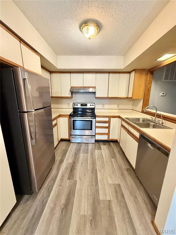 COTTONWOOD VILLAGE - Residential Lease