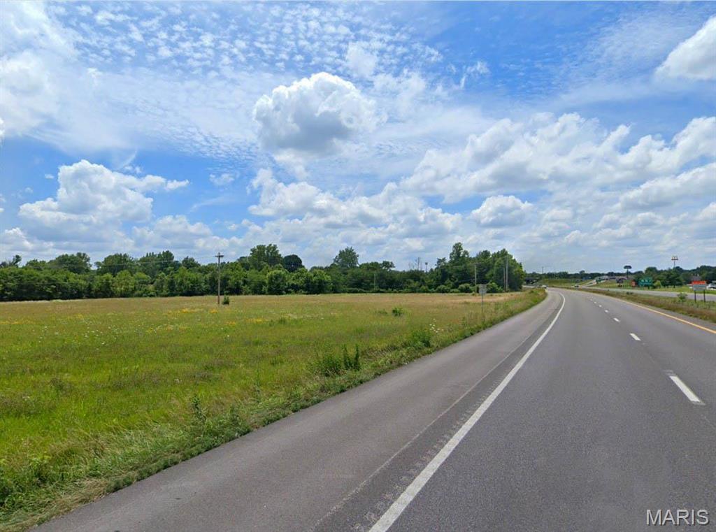 This 4.65 m/l acre property is located at Exit 195 on I-44 in St. James, MO, offering excellent I-44 frontage. While it is not currently zoned commercial, it has the potential to be rezoned for commercial use, making it an ideal opportunity for development. With high visibility and easy access from the interstate, this property presents a great chance to invest in a prime location at a fantastic price. Location: City, High Traffic, Hwy/Interstate Frntg