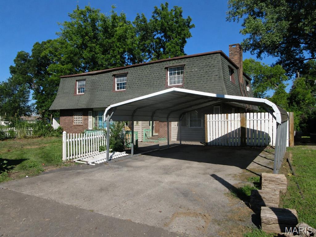 **Selling As-Is**
Spacious 4-bedroom, 2-bath, two-story home offering plenty of room to spread out and make it your own. This property features a generous floor plan with large living areas, ample bedroom space, and a rear deck that's perfect for relaxing or entertaining. With its size and potential, this home presents a great opportunity for homeowners, investors, or those looking for extra space. Conveniently located in East St. Louis with easy access to local amenities, schools, and major roadways. Property is being sold As-Is. Seller will make no repairs, inspections are for buyer's informational purposes only. Possible owner financing available. Try $1,200 down and $600/month.
**Broker Owned**
