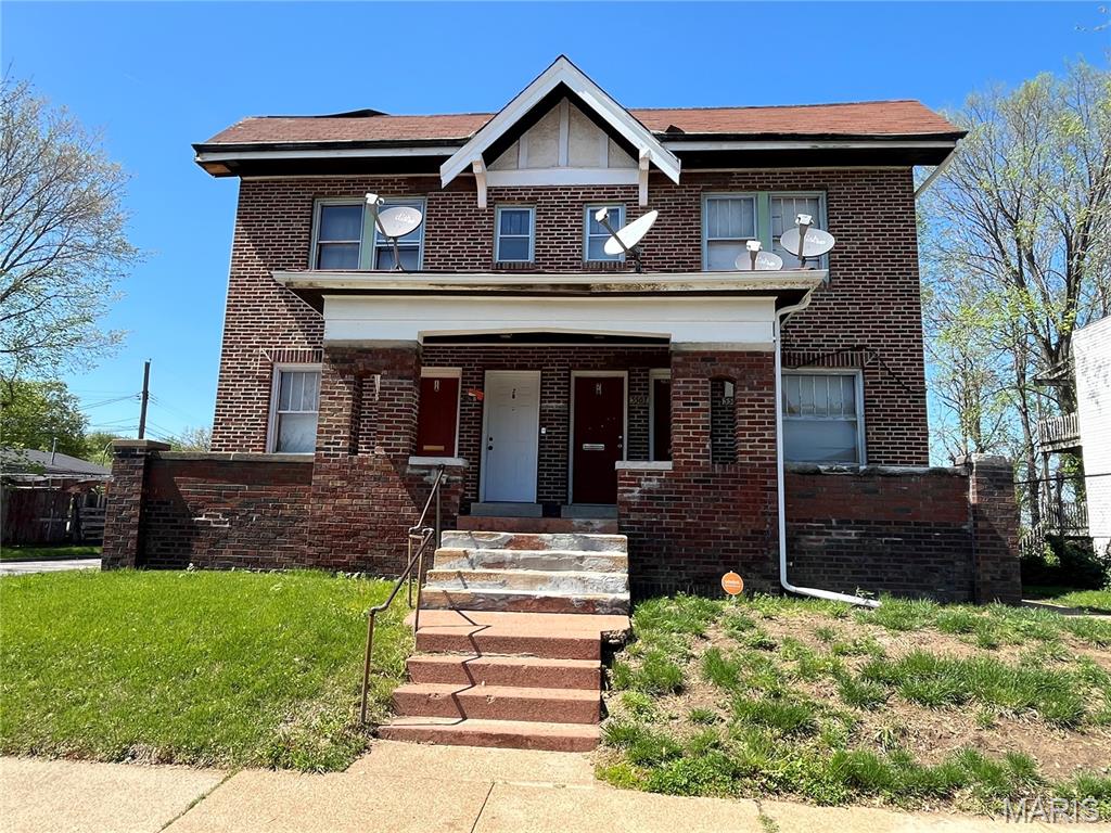 Investor opportunity in North St. Louis! 4-family property currently generating $1,565/month in gross rental income. Three of the four units are occupied, providing immediate income potential for investors seeking an addition to their rental portfolio.
One vacant unit is available for viewing via ShowingTime, while the occupied units are showable with an accepted contract. Whether you're looking to stabilize rents, add value through updates, or expand your multifamily holdings, this property offers strong upside potential in an active rental market. Seller financing is possible. 
Property is being sold as-is. Buyer to perform all due diligence.