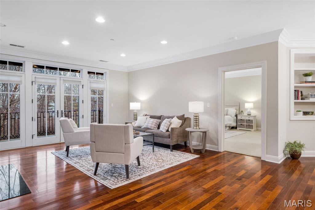 Laumeier Place Condo - Residential