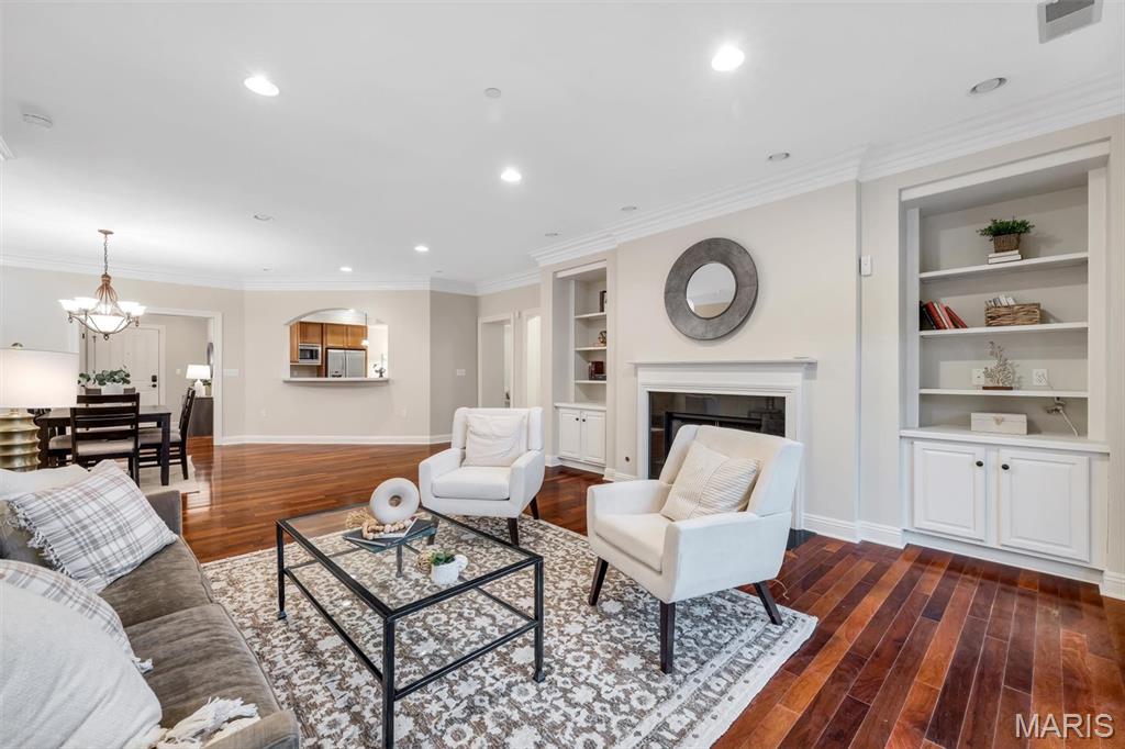 Laumeier Place Condo - Residential