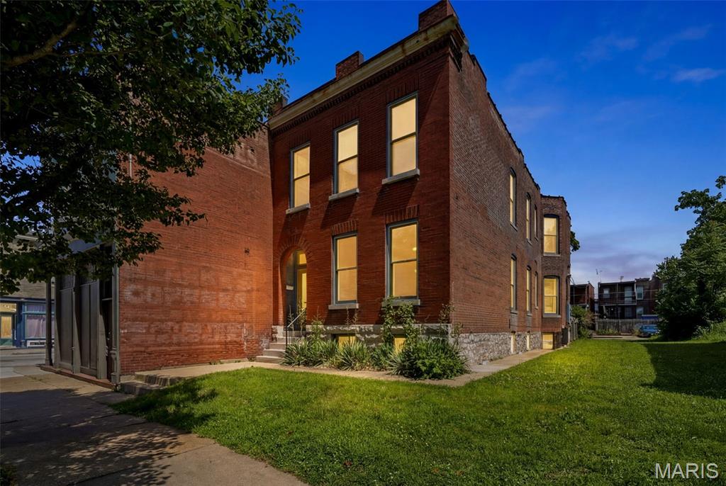 Investor alert! This well-positioned duplex in the heart of St. Louis is the cash-flowing opportunity you have been waiting for. Featuring two spacious 2-bedroom, 1-bathroom units, 4249 Arco Ave offers immediate income potential in one of the city's most walkable and sought-after corridors.
Just steps from the vibrant Tower Grove neighborhood, residents enjoy easy access to an incredible lineup of local restaurants, boutique shops, coffee shops, and weekend farmers markets. This is the kind of location that keeps units full and tenants happy. Both units have been thoughtfully updated with kitchens and bathrooms, and the current owners have taken exceptional care of the property throughout their ownership. The result is a move-in ready investment that requires nothing from you on day one. Whether you are a seasoned investor looking to expand your portfolio or a first-time buyer ready to house-hack your way to financial freedom, this property checks every box. Strong rental demand, a thriving neighborhood, and two beautifully updated units make this a true turn-key investment.
