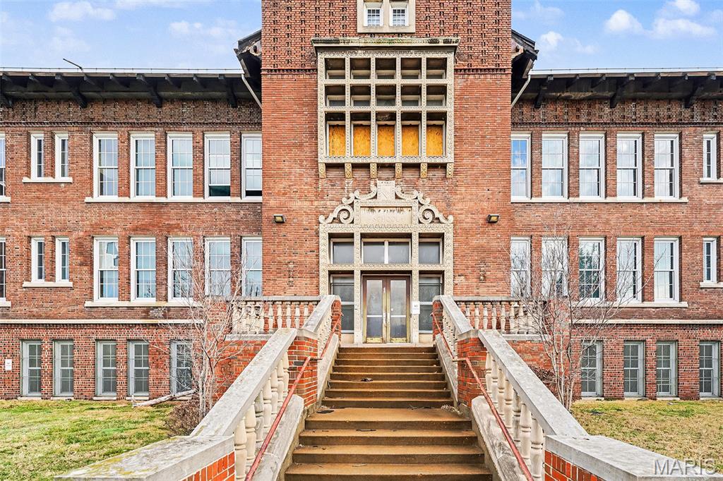 Chouteau Place Add - Commercial Sale