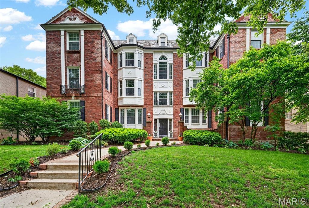 This inviting 2-bed, 2-bath second-floor unit blends warmth and functionality, featuring beautiful hardwood floors, custom cabinetry, and an abundance of windows that fill the space with natural light. The second bedroom, used as an office, has custom built-in shelving. A screened-in porch extends the living area and offers a peaceful spot to unwind. Enjoy the convenience of the in-unit laundry, plus dedicated parking and private storage in the garage. Seller updates include all-new custom blinds, recessed lighting, all-wood floors stripped and refinished, an updated laundry room with custom built-ins, a complete remodel of the master bathroom and custom closet in the master bedroom. Thoughtfully designed and move-in ready, it’s a comfortable condo with all the essentials in a prime location.