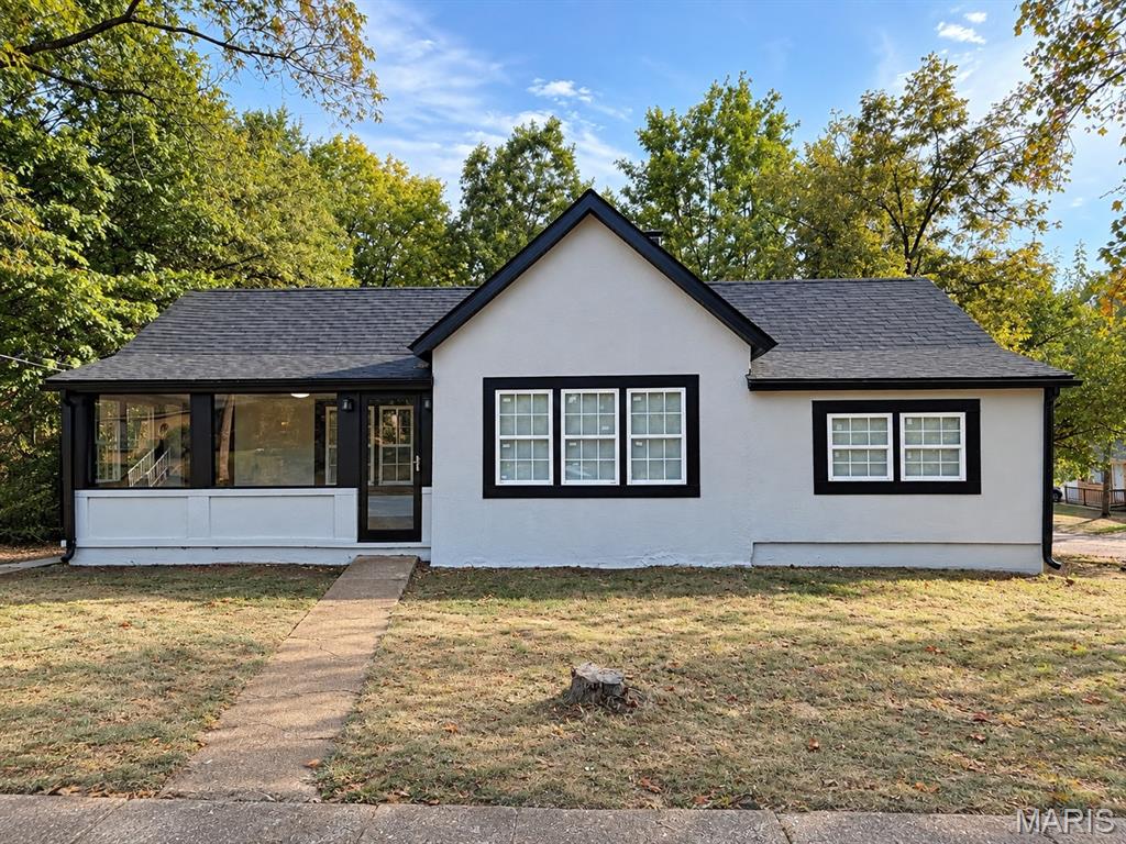 Welcome to this beautifully updated 3 bedroom, 2 & 1/2 bath home featuring a finished basement with the potential to create a 4th bedroom. This home offers an abundance of space and numerous major updates, making it a great opportunity for a new homeowner.
The kitchen features brand-new cabinets and brand-new stainless-steel appliances. Additional updates include a new roof, plumbing, electrical, flooring, windows, gutters, and soffit. The finished basement provides additional living space and flexibility for a variety of uses.
With so many important improvements already completed, this home is move-in ready and offers exceptional value at a price under $135,000. Don’t miss your opportunity to see all this home has to offer!