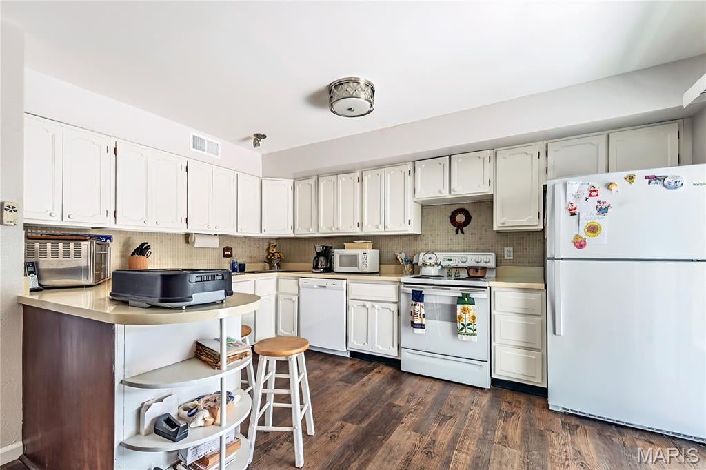 Sakura Gardens Condo - Residential