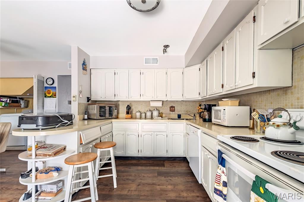 Sakura Gardens Condo - Residential