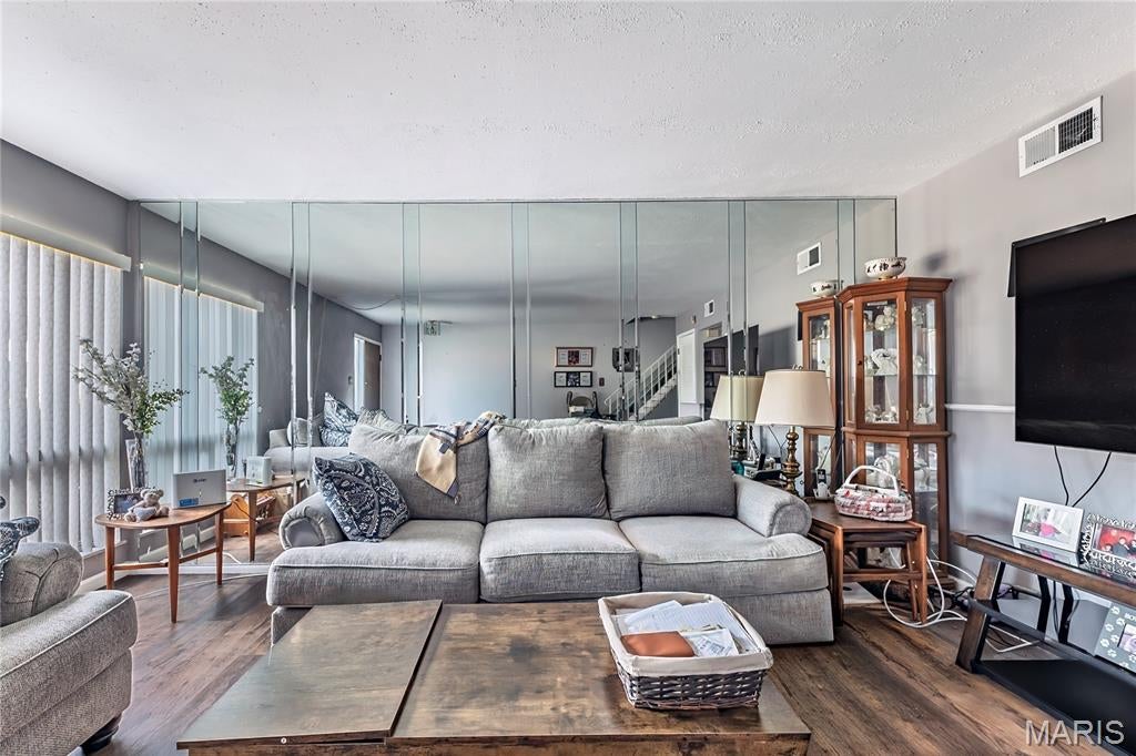Sakura Gardens Condo - Residential