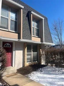 Welcome home to this beautifully maintained 3-bedroom, 2.5-bath end-unit townhouse in the highly desirable Creve Coeur area—where location truly is everything!

This spacious residence offers a warm and inviting layout featuring a cozy fireplace in the lower living area, perfect for relaxing evenings. The home has been exceptionally well cared for, showing pride of ownership throughout.

The finished lower level provides additional living space and allows a clear view of the pool next door, creating a resort-like feel right at home. Whether you're entertaining guests or enjoying quiet time, this versatile space adds incredible value.

Step outside to your private deck—ideal for BBQs and outdoor gatherings, with easy access to community amenities. As an end unit, you'll appreciate the added privacy and natural light.

Community & Location Highlights:

Adjacent to the pool and amenities
Access to walking trails
Minutes from Creve Coeur Park
Convenient to shopping, dining, and churches
Located in the sought-after Parkway School District

This is a rare opportunity to own a move-in-ready townhouse in one of the most convenient and desirable locations in West St. Louis County.

Don’t miss your chance—schedule your showing today!
