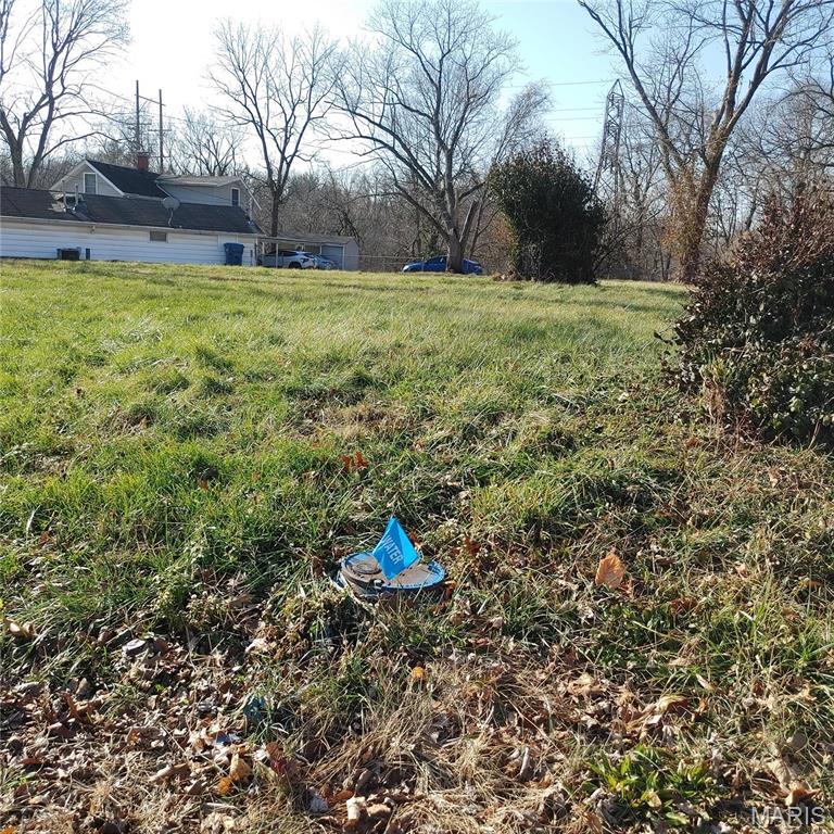 START THE NEW YEAR RIGHT WITH THIS NICE LEVEL PIE-SHAPED LOT JUST WAITING FOR YOUR NEW HOME PLANS!! SEVERAL NEW HOMES HAVE BEEN BUILT IN THIS MATURE NEIGHBORHOOD. SOME HAVE RECENTLY SOLD FROM $200K-$275K RANGE. THERE'S ALLEY ACCESS ON ONE SIDE. PLEASE DO NOT BLOCK DRIVEWAY TO RIGHT OF LOT. EASY ACCESS TO DOWNTOWN BUSINESSES AND NEAR HIGHWAYS.