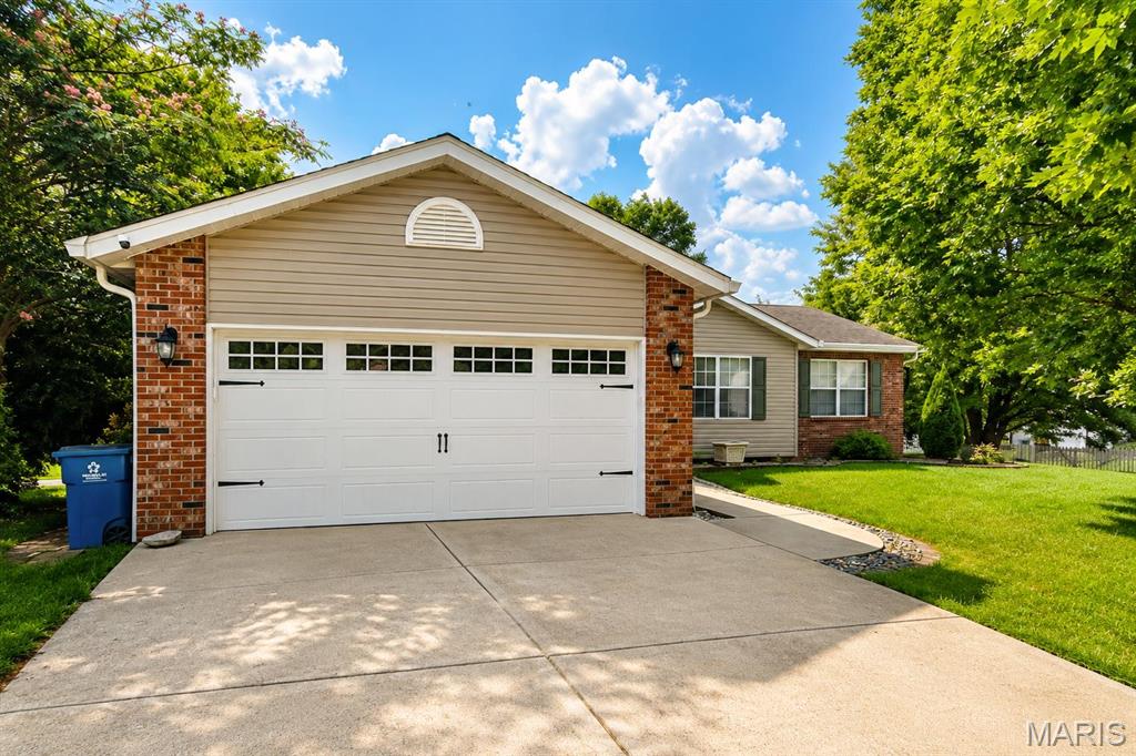 Welcome to this well-maintained 4-bedroom, 3-bath home in the desirable Turtle Creek community! Designed with both comfort and functionality in mind, this spacious home features a finished walkout basement, providing the perfect space for a family room, home office, guest suite, or recreation area. The main level offers a welcoming layout that flows seamlessly to a deck overlooking the fully fenced backyard—ideal for entertaining, grilling, or simply relaxing outdoors. The walkout basement provides easy access to the backyard, creating even more space to enjoy inside and out.
Additional highlights include a 2-car attached garage and a convenient location just 20 minutes from Scott Air Force Base, with easy access to shopping, dining, schools, parks, and major highways. Don't miss the opportunity to own this move-in-ready home in one of the area's most desirable neighborhoods. Buyer or buyer's agent to verify MLS info.