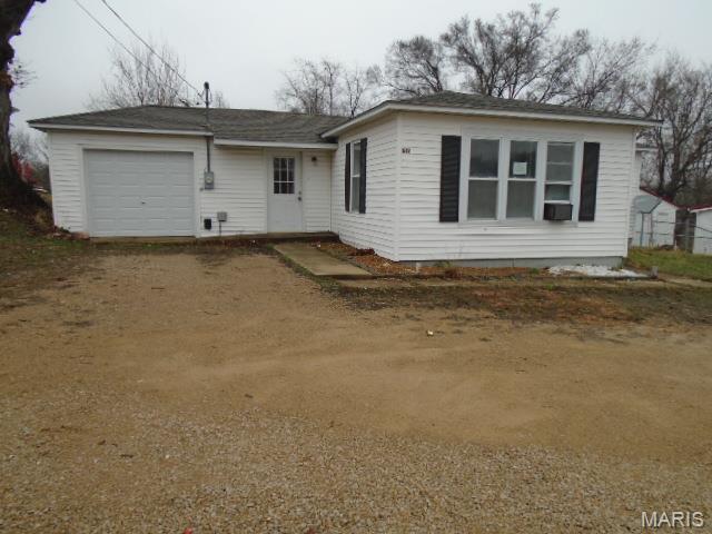 Don’t miss this great opportunity in Bonne Terre, MO! This charming traditional ranch offers 3 bedrooms and 1 full bath, perfect for comfortable, easy living. The home features a convenient one-car attached garage and sits on a nice, level lot with a fully fenced backyard—ideal for pets, outdoor gatherings, or simply relaxing. With a price that can’t be beat, this home is a fantastic value whether you’re a first-time buyer, downsizing, or investing. Don’t wait—schedule your showing today!