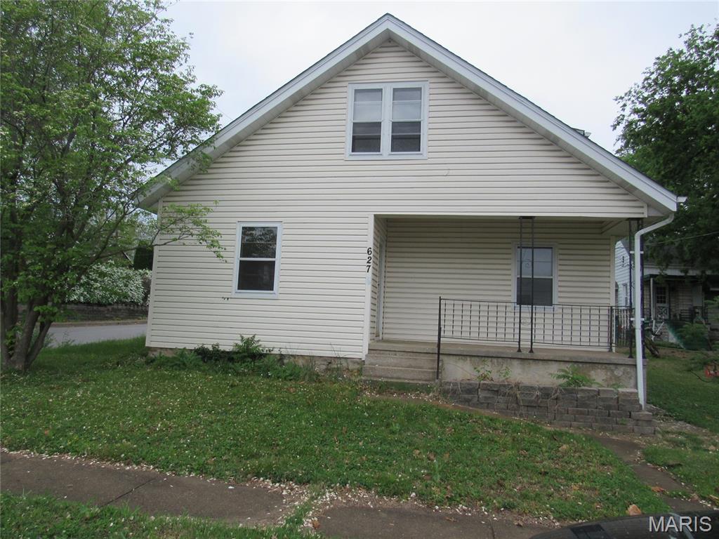 Opportunity awaits with this spacious 3-bedroom, 1.5-bath home offering 1,420 sq ft of potential on a 6,336 sq ft lot. This fixer-upper is ready for someone with vision to bring it back to life and make it shine again. The home features a functional layout, generously sized rooms, covered front porch, and a carport for convenient parking.

Whether you’re an investor looking for your next project or a buyer wanting to build sweat equity, this property offers plenty of possibilities. Convenient location with easy access to local shopping, schools, parks, and major roads.

This property is being sold strictly as-is. Property is being sold as-is. If property was built prior to 1978, Lead Based Paint Potentially Exists