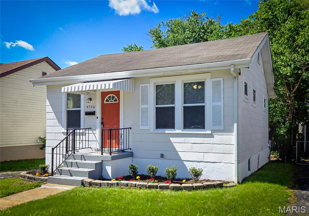 Welcome home to this charming bungalow in the quiet & relaxed Boulevard Heights neighborhood of South City St. Louis!
This 2 bed 1 bath home offers beautiful engineered hardwood floors throughout, updated kitchen & bath, new electric service, and a full walk-out basement. The kitchen leads out to a spacious back deck perfect for entertaining and summer BBQs. Schedule your showing today!