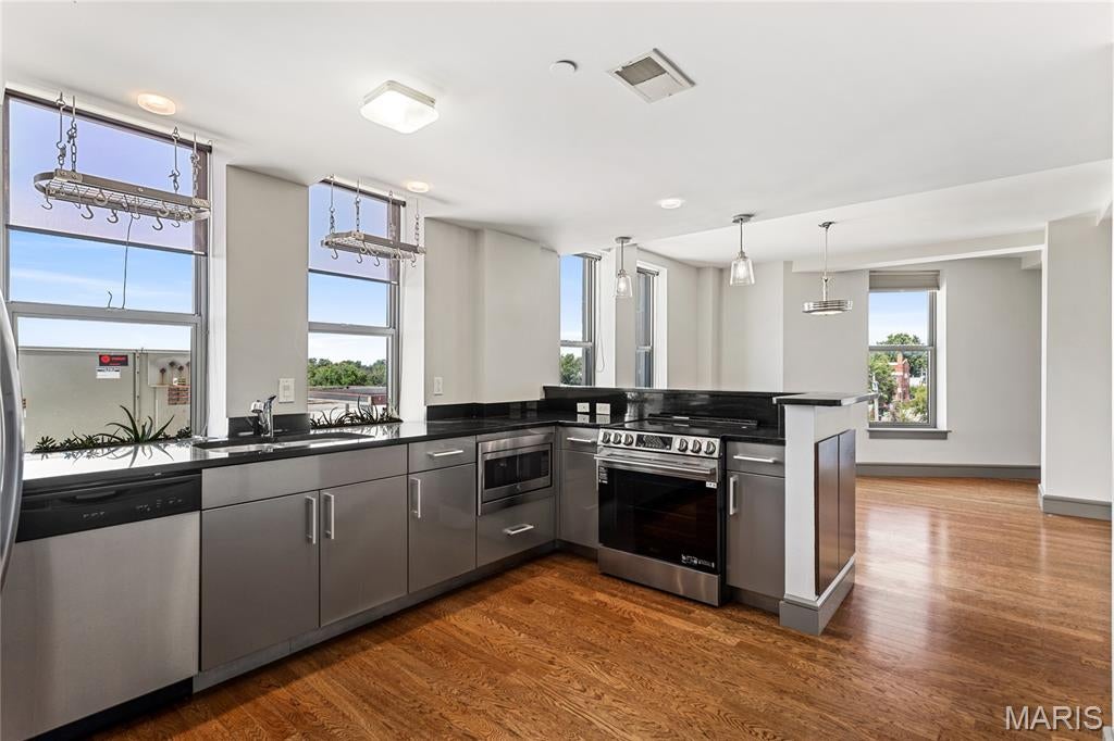 South Side Tower Condo - Residential
