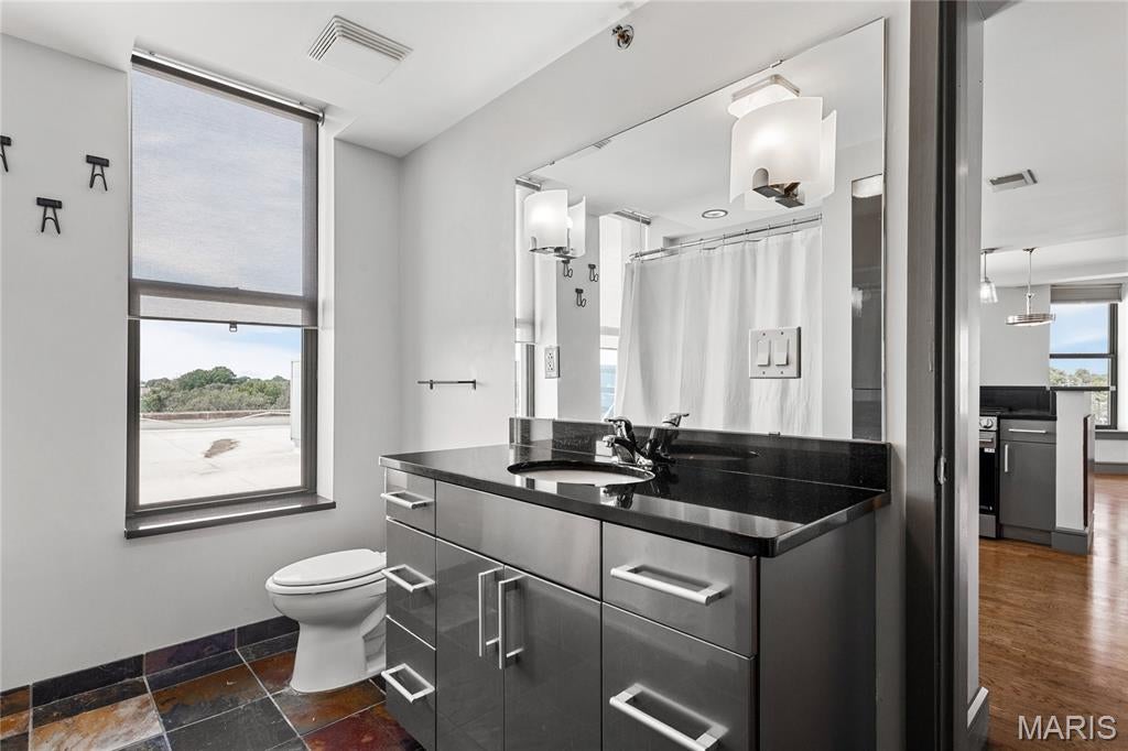 South Side Tower Condo - Residential