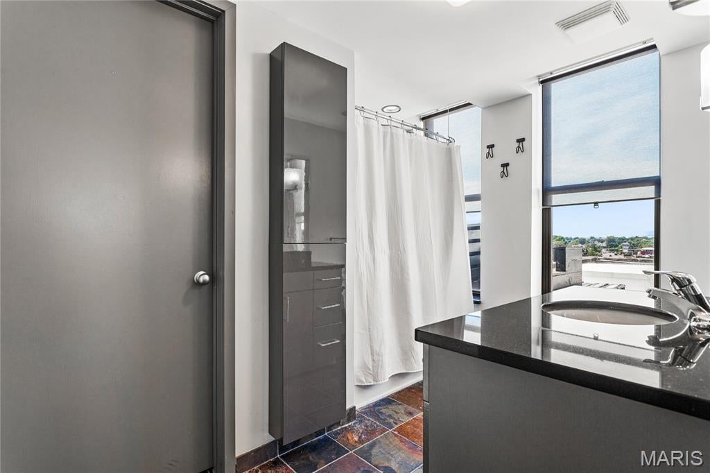 South Side Tower Condo - Residential
